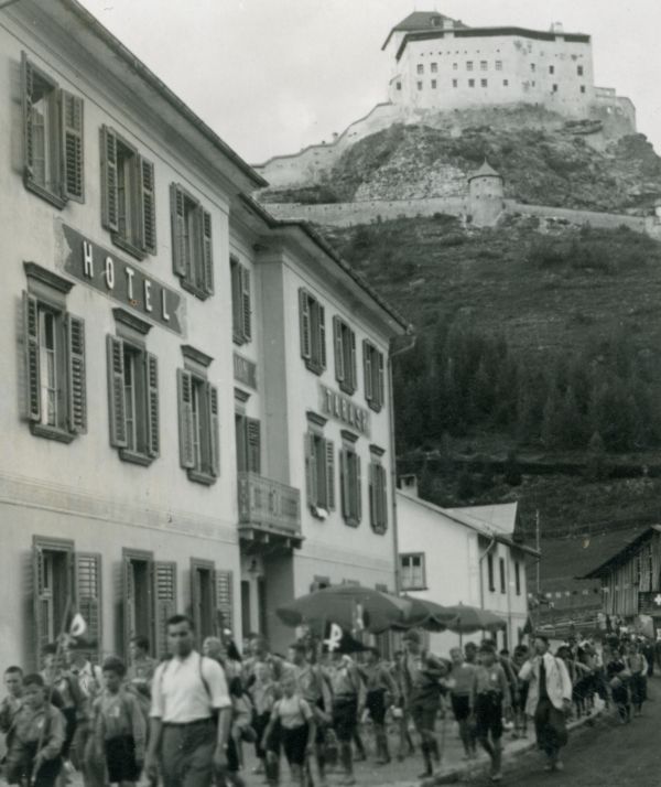 Hotel Tarasp Schloss Tarasp Umzug